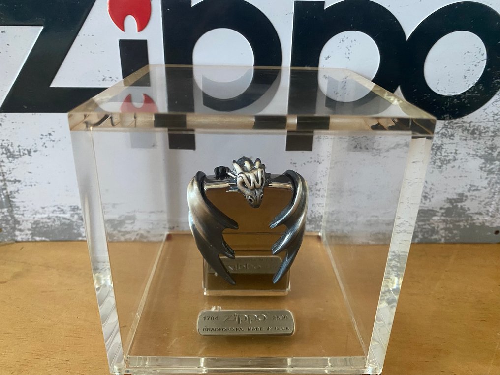 Zippo - 芝宝 - RARE - EDITION LIMITEE 1704/2500 - DRAGON 3D - COFFRET PEXIGLASS - 没有保留价 - 打火机 - 钢材（不锈钢）, 黄铜 #1.0