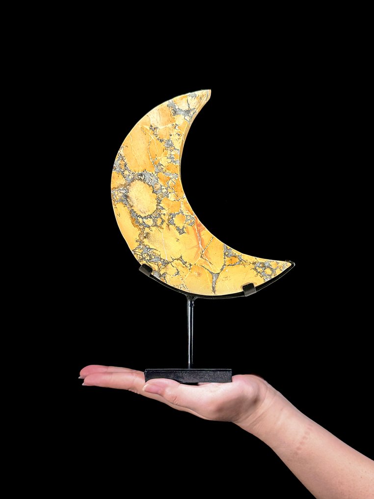 NO RESERVE PRICE - Wonderful of Yellow Maligano Jasper- Crescent Moon-shaped on a custom stand - Height: 28.5 cm - Width: 18 cm- 1800 g - (1) #1.0