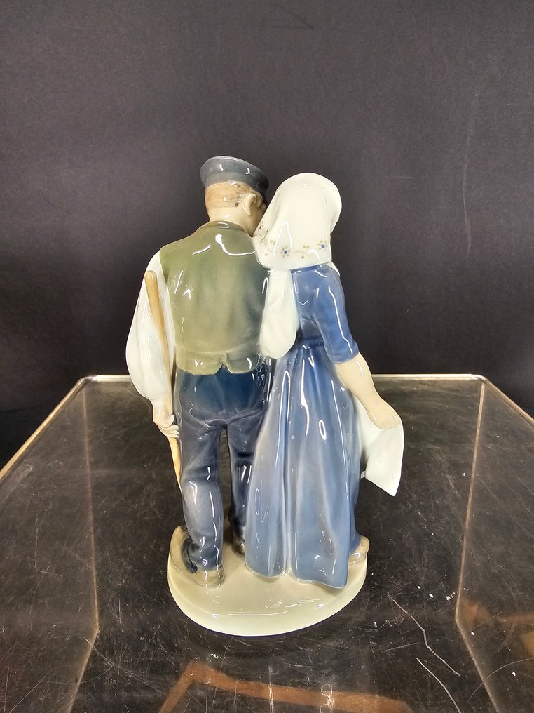 Royal Copenhagen - Αγαλματίδιο - Peasant Couple with Walking Sticks - Πορσελάνη #2.1