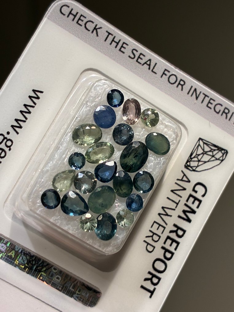 22 pcs  Verde, Blu Zaffiro  - 4.56 ct - Gem Report Antwerp (GRA) #2.1