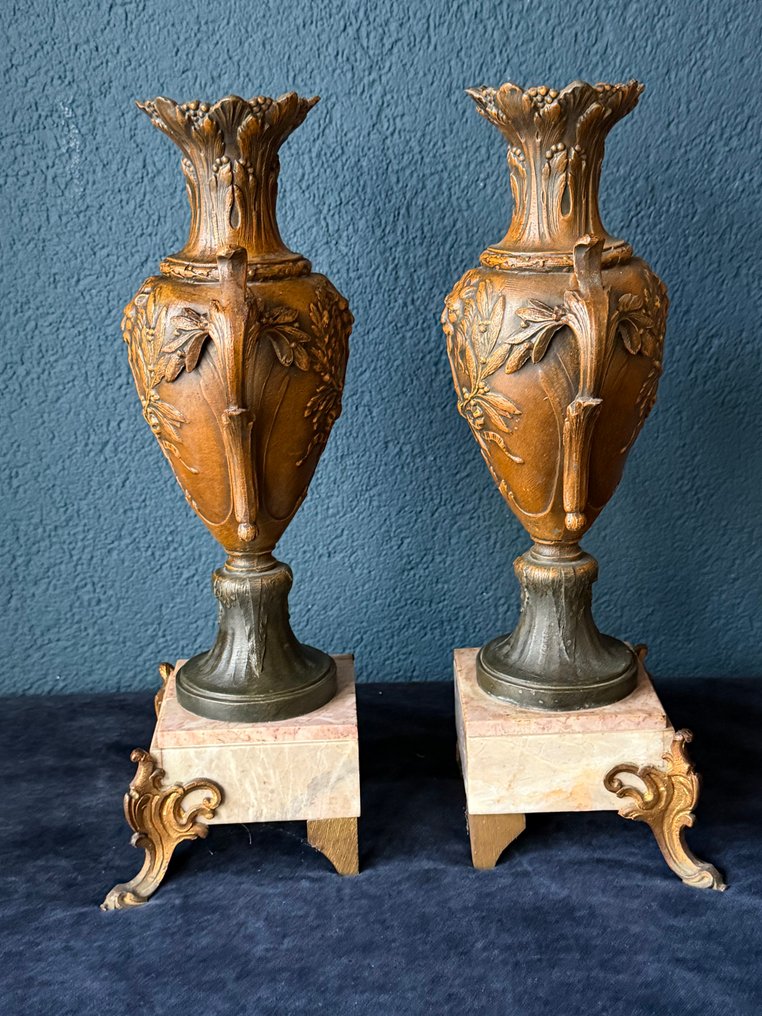 Cassolette (2) - Marble, Spelter - Leeuwenkop & garlands #4.3