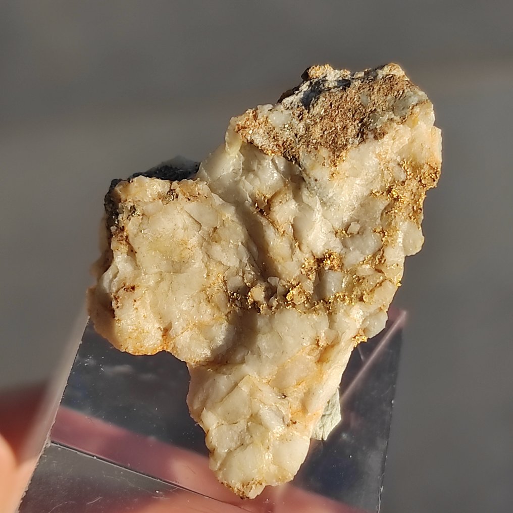 Ouro Cristais sob matriz - Altura: 2 cm - Largura: 3 cm- 11.82 g - (1) #4.3