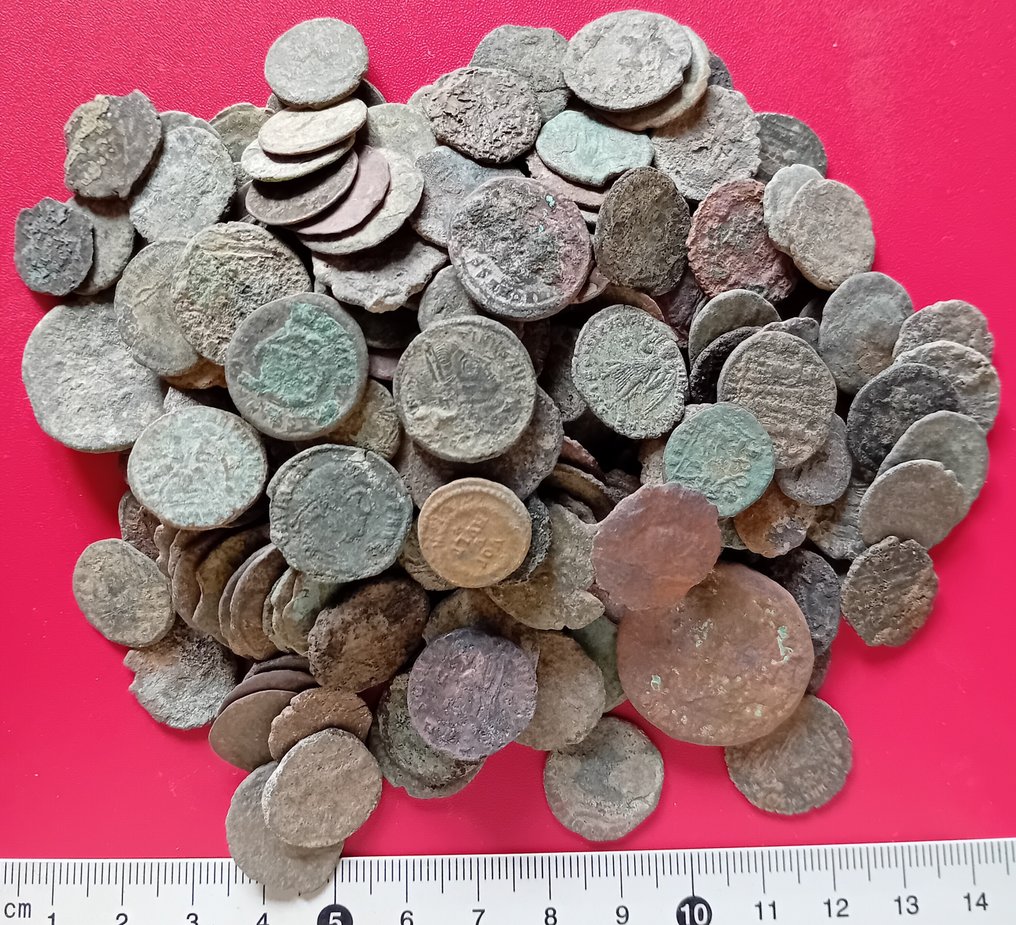 Római Birodalom Lot of 200 bronzes (#86), 3rd and 4th century  (Nincs minimálár) #1.0