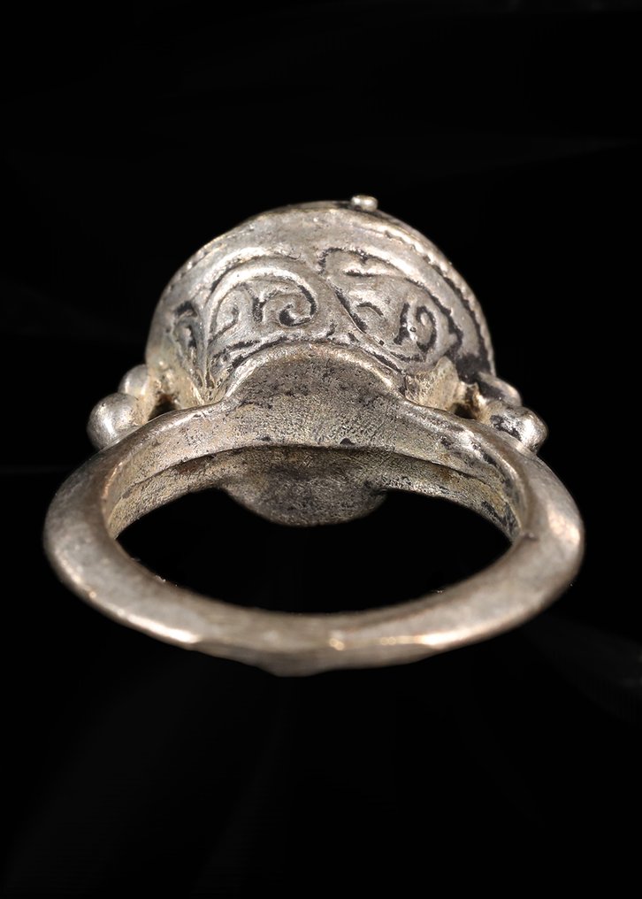 伊斯兰奥斯曼/贝都因风格 银金属 配有蝎子浮雕的绿色硬石戒指  (没有保留价) #3.2