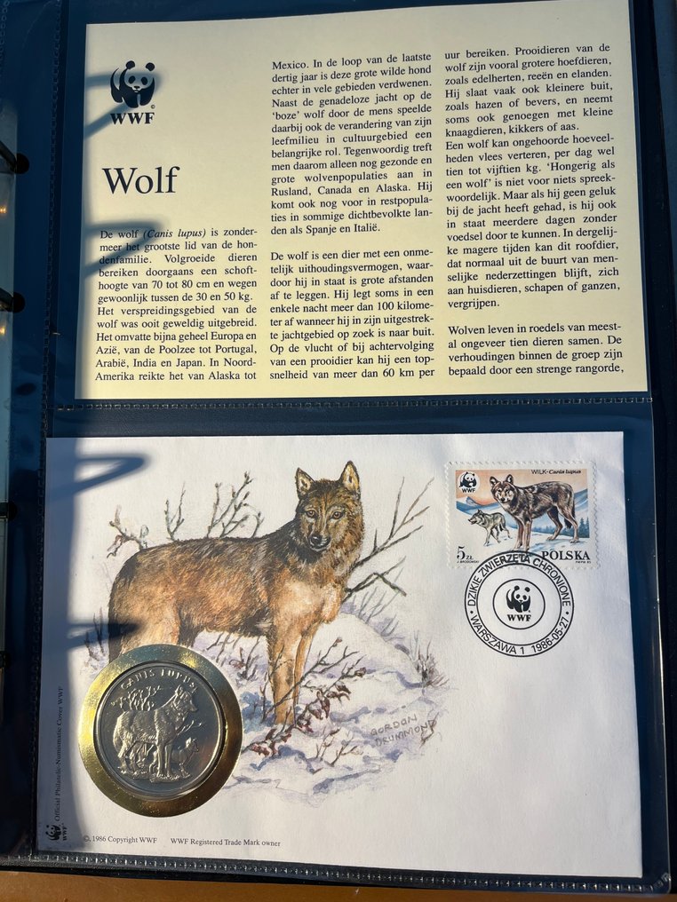 Diverse countries  - Collection of envelopes with money and stamps issued by the WWF in an album with a cassette. #1.0