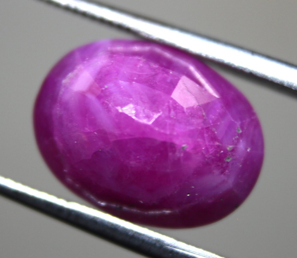 Cts. 6.0 Ruby Facetteret - Højde: 12.5 mm - Bredde: 9 mm- 1.2 g #4.3