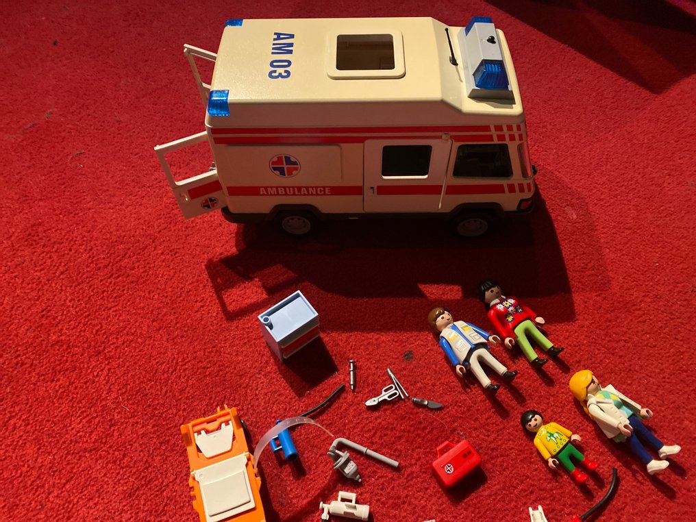 魔比玩具 - 玩具人偶 - Lot: ambulance, winkelbus/markt en tractor met accessoires  (3) - 塑料 #2.1
