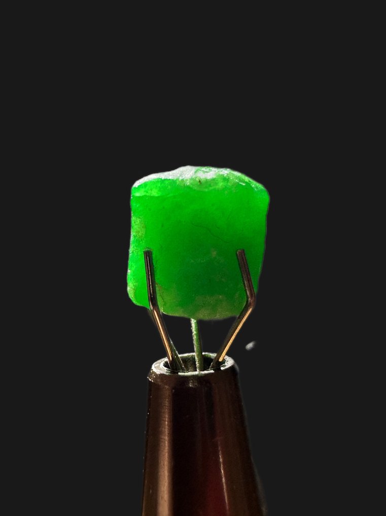 Smaragd Rå. 5,15 Ct. Topp grønn stor smaragdkrystall. 100 % spesialstykke! - Høyde: 8 mm - Bredde: 8 mm- 1.03 g #1.0