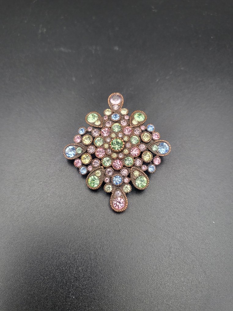 装饰饰品 - Joan Rivers – Coffret Bijoux Émaillé + Broche et Boucles d’Oreilles Multicolores – #2.1