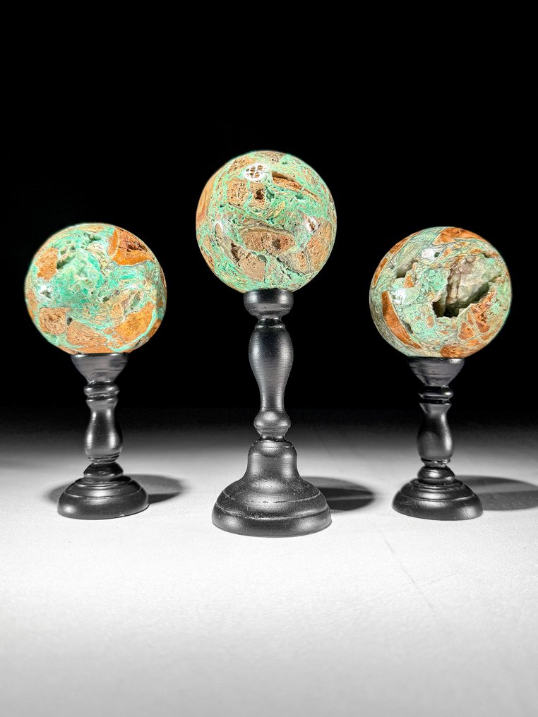 NO RESERVE PRICE - Wonderful set of 3 Green Smithsonite Spheres on custom stands- 1500 g - (3) #1.0
