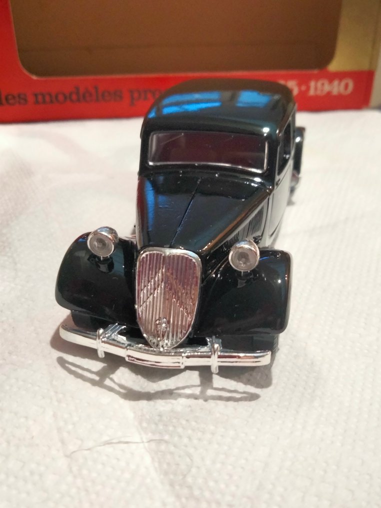 Solido, Norev, Bburago, Universal Hobbies, Mdubray 1/43. 1/24 - Machetă mașină (10) - Citroën 15 cv TA (1938) Citroën 11 B 1939 Citroën 11 A cabriolet 1935 Citroën 15 CV 1938 Citroën 11 - autoturisme #1.0