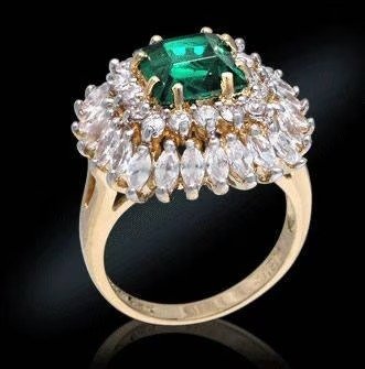 Camrose & Kross - Το δαχτυλίδι κοκτέιλ με σμάλτο σμαραγδί διαμάντι της Jackie's, ακριβώς το ίδιο αντίγραφο με το - Δαχτυλίδι #2.1