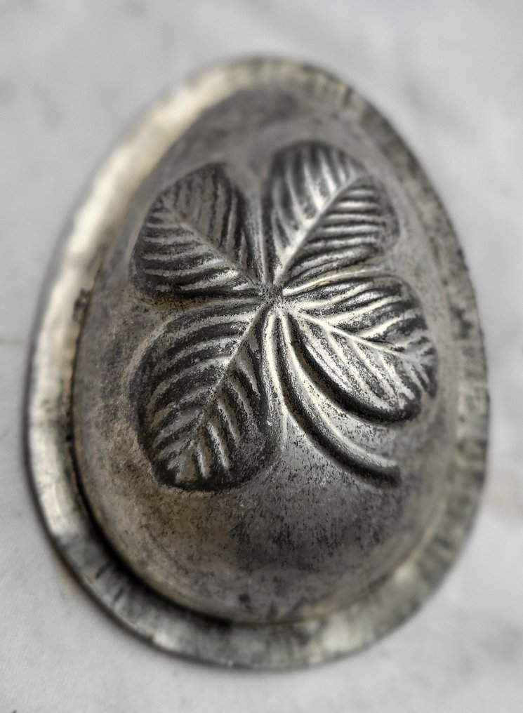 Verschillende chocolade vormen en marsepein vormen; Merkjes: DeHaeck Gent, C. van Laere Leiden en - Instrumente de lucru #3.2