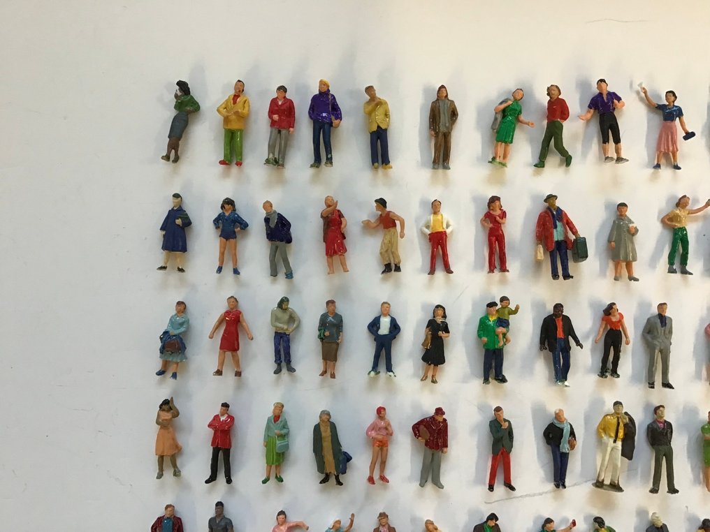 Preiser H0 - Figurer till modelltåg (80) - Resenärer och fritidsaktiviteter #1.0