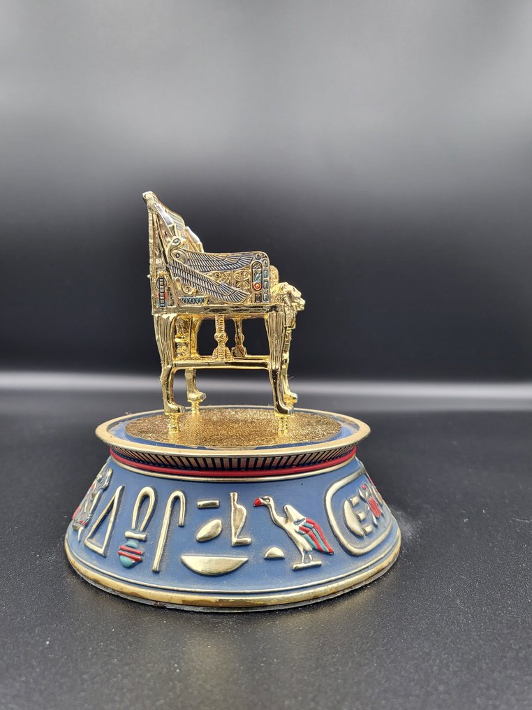Franklin Mint – Édition limitée – Plaqué or 24 carats – Pièce égyptienne détaillée - Statuette, The Throne – - 15 cm - Forgyldt #4.3