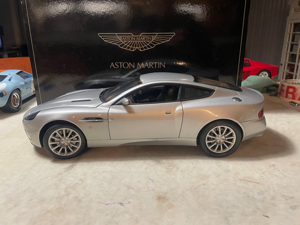 Kyosho 1:12 - Model car - Aston Martin V12 Vanquish #1.0