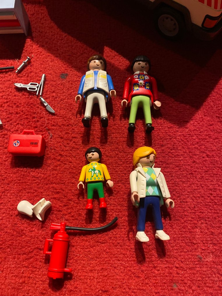 魔比玩具 - 玩具人偶 - Lot: ambulance, winkelbus/markt en tractor met accessoires  (3) - 塑料 #4.3