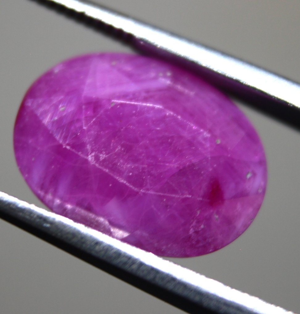 Cts. 6.0 Ruby Facetteret - Højde: 12.5 mm - Bredde: 9 mm- 1.2 g #3.2