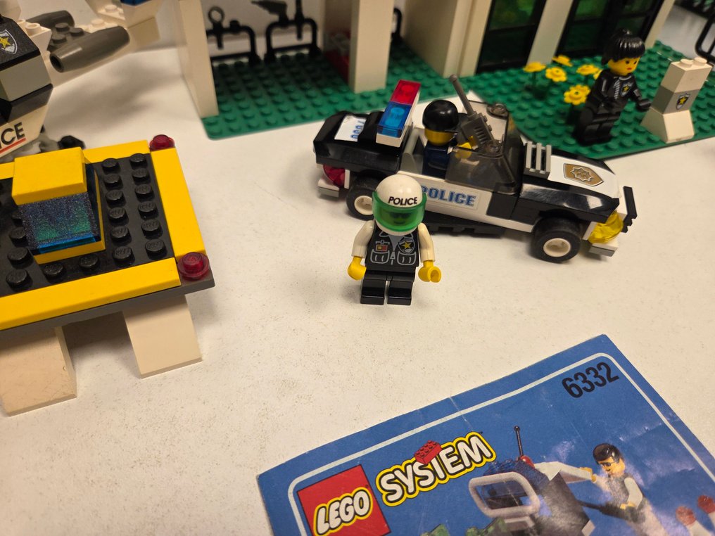 Lego Set - World City - LEGO Command Post Central 6332+LEGO Squad Car 7030 #3.2