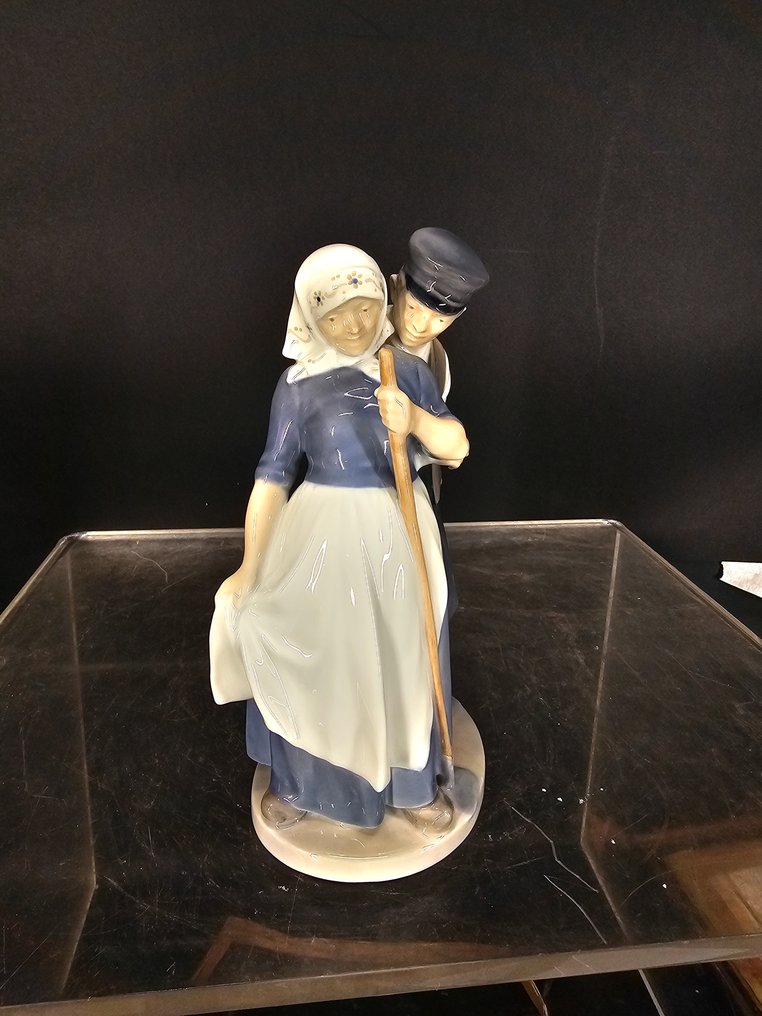 Royal Copenhagen - Αγαλματίδιο - Peasant Couple with Walking Sticks - Πορσελάνη #3.2