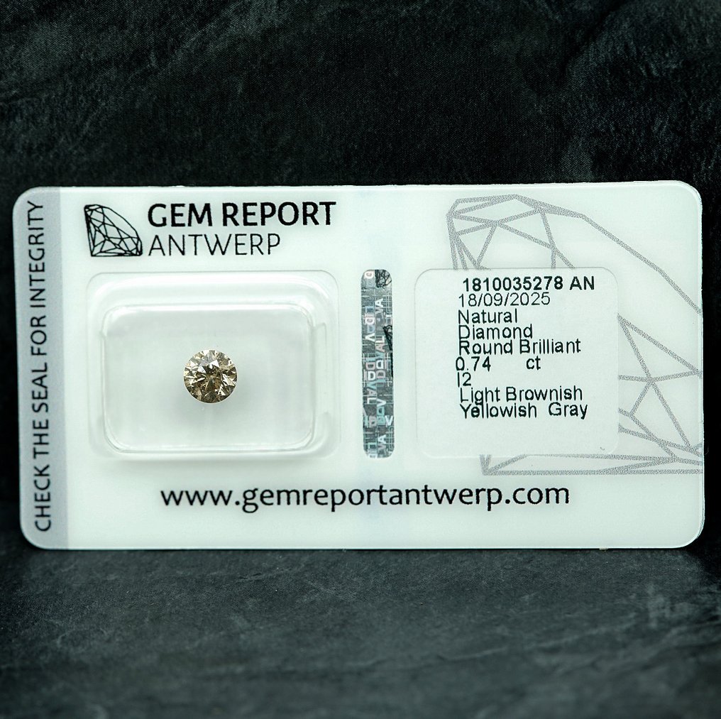 沒有保留價 - 1 pcs 鑽石 (天然彩色) - 0.74 ct - 圓形 - Light 淡褐色, 淡黃色 灰色 - I2 - Gem Report Antwerp (GRA) #1.0