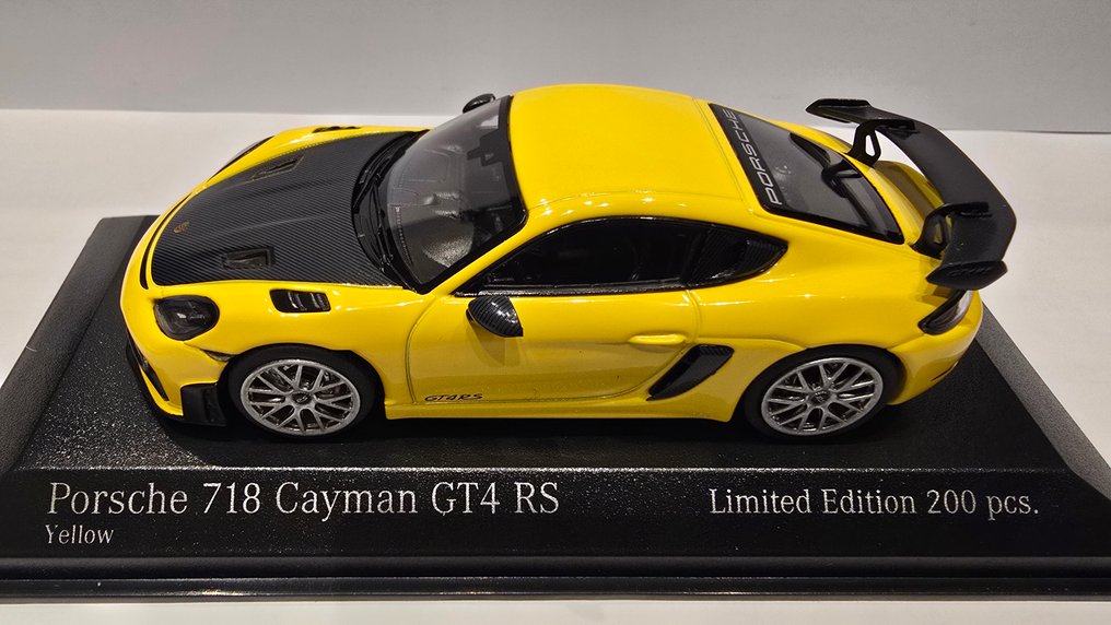 Minichamps 1:43 - Modellauto - Porsche Cayman 718 GT4 RS - Limited Edition 200 PCS - Limited Edition 200 PCS #3.2