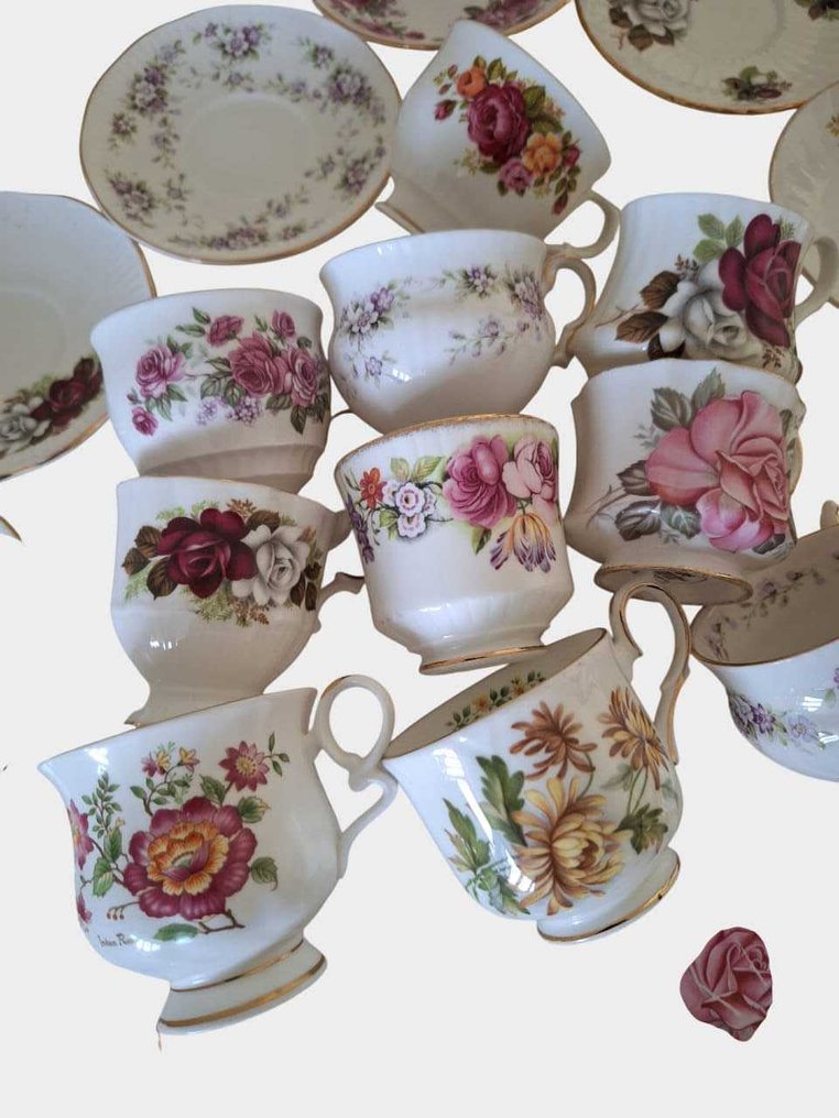 Royal Windsor, Rosina, Elizabethan - Cup and saucer (20) - Porcelain, Bone china #1.0