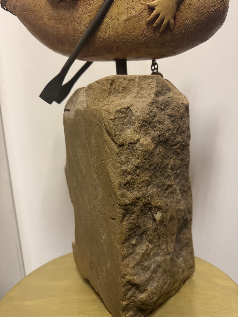 Bernd Tholl - Γλυπτό, Nächtliche Überfahrt Skulptur - 55 cm - Πέτρα, Μέταλλο, Πηλός #2.1