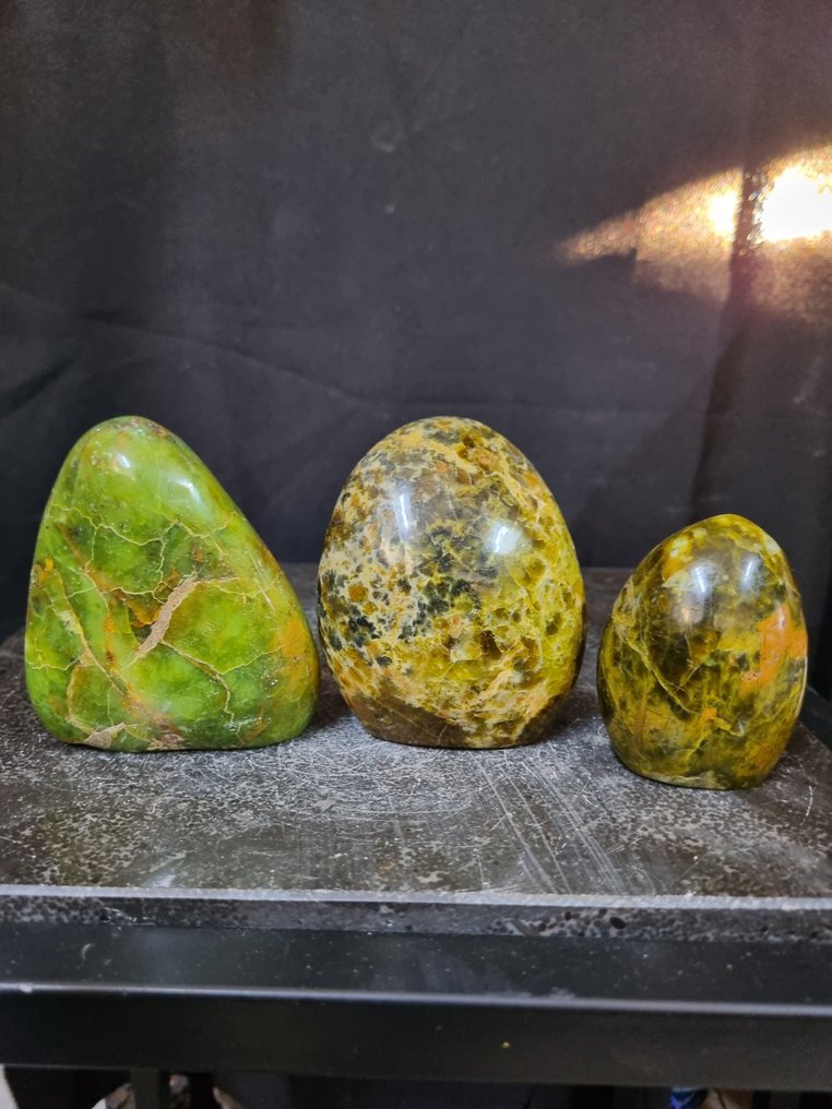 HQ set of 3 green opal sculptures - 9.1 - 6.7 cm Freeform- 1024 g #1.0