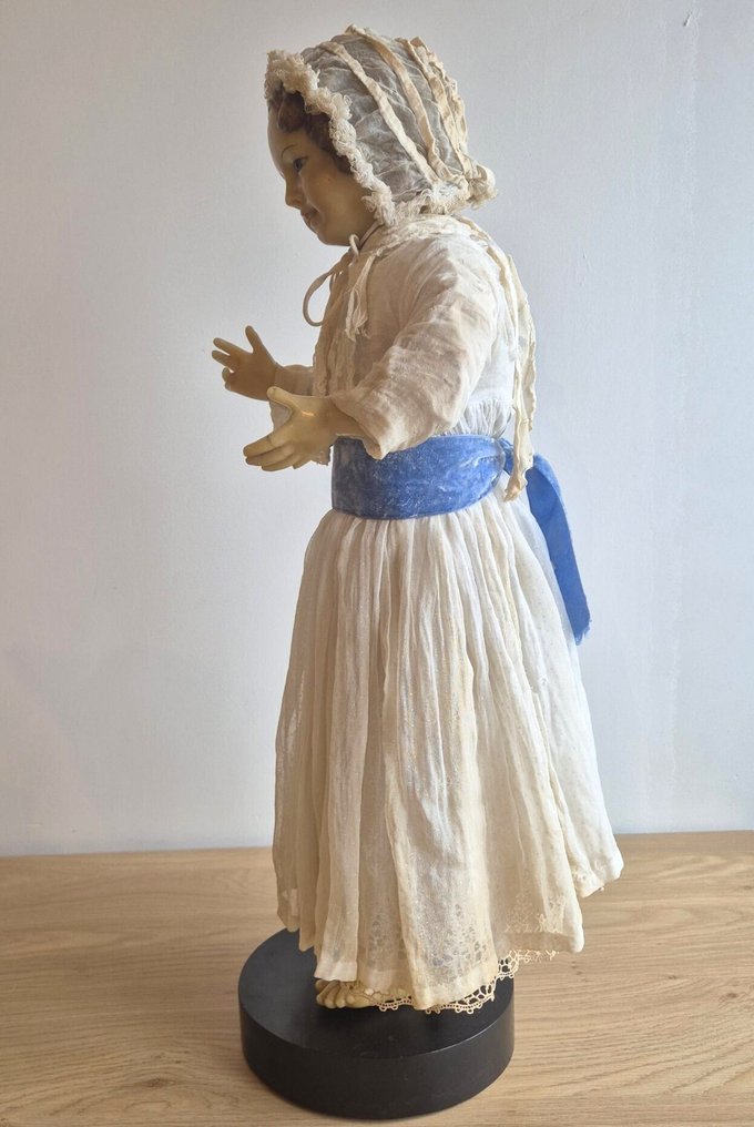 Onbekend - 娃娃 Meisje met uitgestrekte handjes (1880) - 1850-1900 - 德国 #2.1