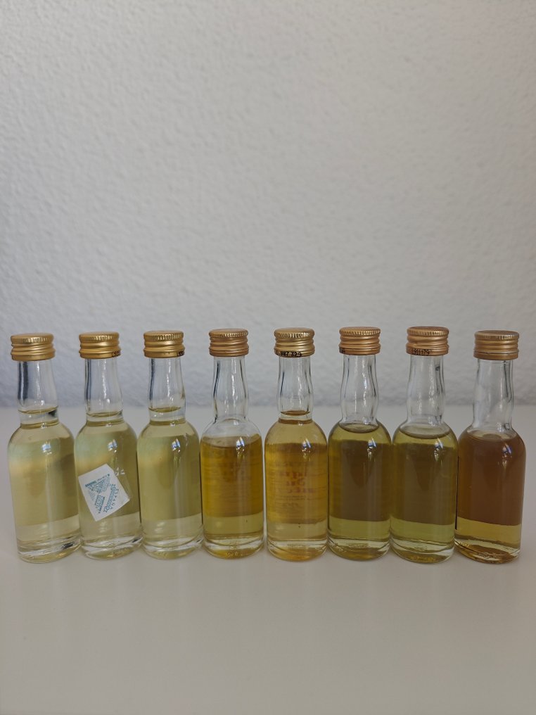 Chartreuse Miniature - Jaune/Yellow - Liqueur du 9e Centenaire - Verte/Green - b. 1990-tallet, 2000-tallet - 3 cl - 8 flasker #1.0