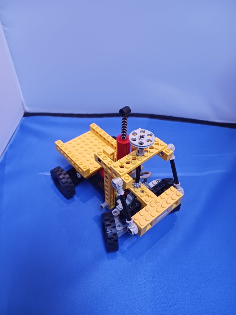 Lego Set - Technic - 8040 Pneumatic Universal Building Set - 8843 Fork-Lift Truck #1.0