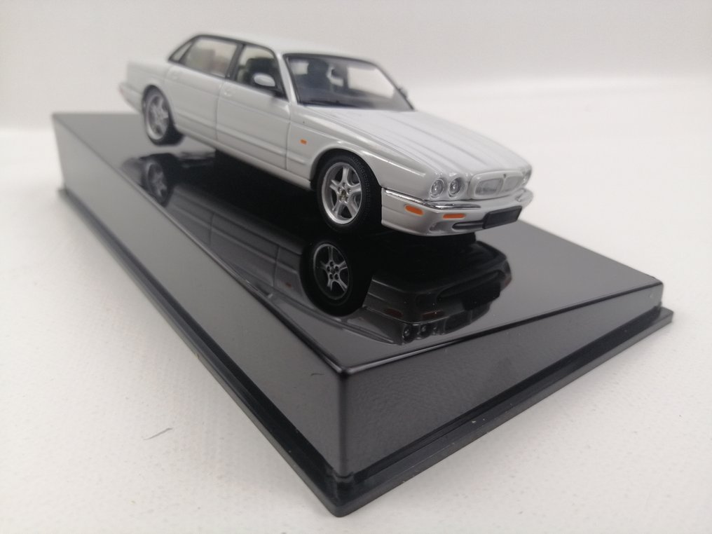 Autoart 1:43 - Modellino di auto - Jaguar XJR white - AUTOART-new #3.2