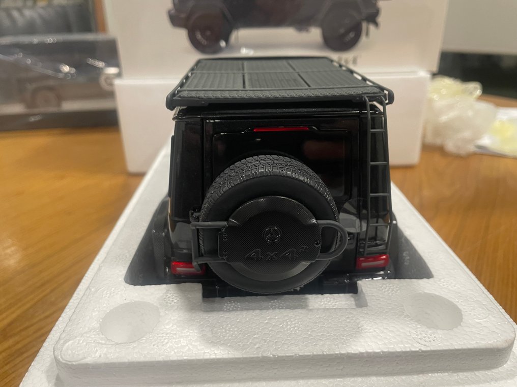 iScale 1:18 - Pienoismalliauto - Mercedes-AMG G63 4x4² - Ovet ja konepelti avattavissa #2.1