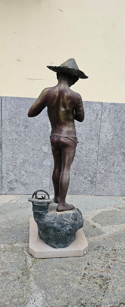 Dal modello di Giovanni Varlese (1822-1922) - 雕刻, Pescatorello - 76 cm - 青铜，大理石 #1.0