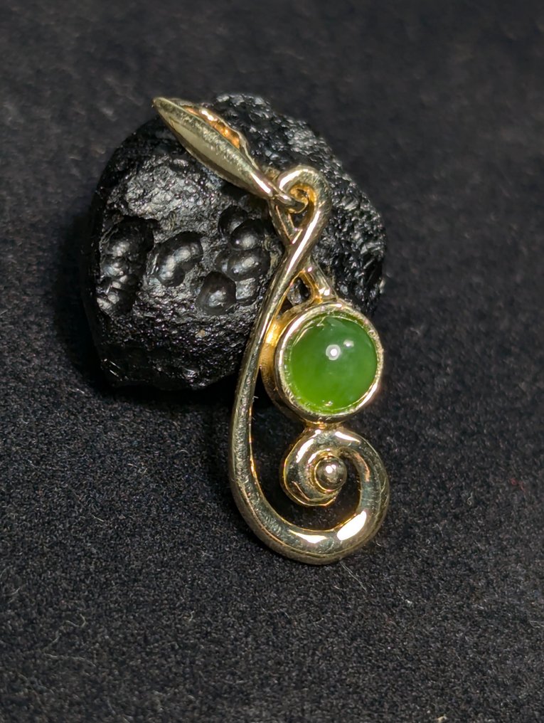 Jade - Elegáns 9 ct (375) medál jádeval, Myanmarból. - Függő #2.1
