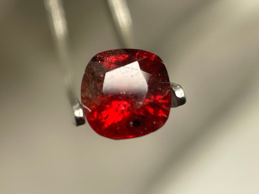 No reserve price - 1 pcs Red, Orange Spinel - 1.05 ct - Antwerp Laboratory for Gemstone Testing (ALGT) - fire-red spinel #4.3