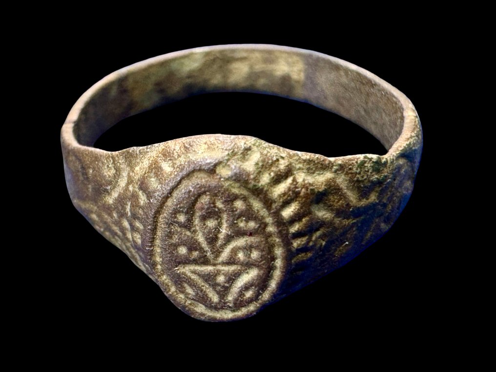Post-medieval Bronze Ring  (No reserve price) #1.0