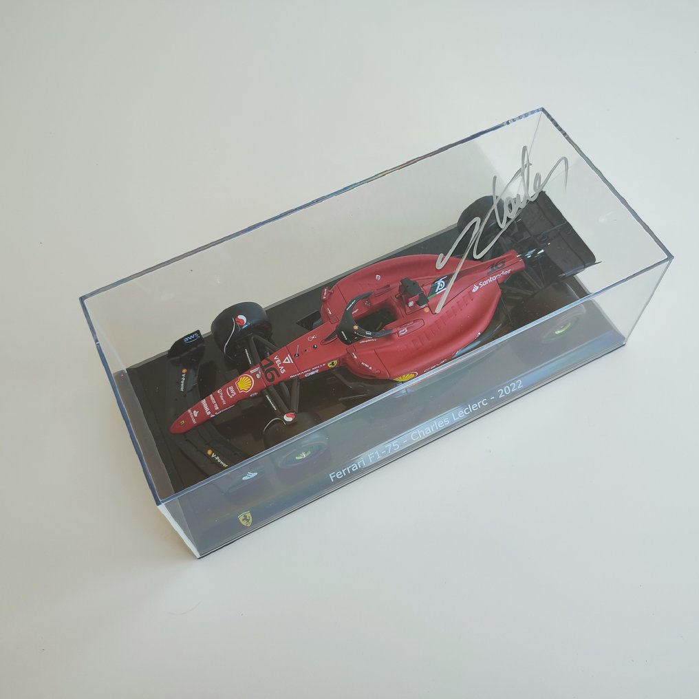 Ferrari - Charles Leclerc - 2022 - 1/24 méretarányú modellautó #3.2