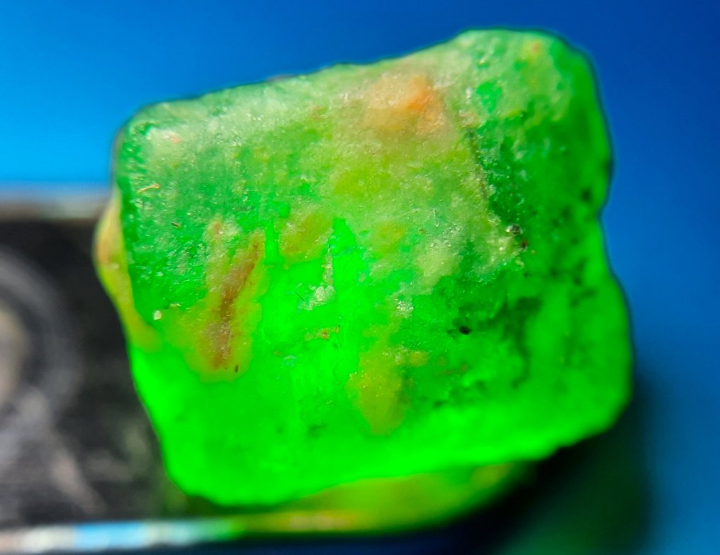 8 ct - Esmeralda natural sin tratar En bruto- 1.6 g #1.0