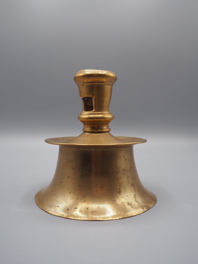 Suport de lumânări - Alamă - Un suport pentru lumânare, olandez, secolul al XVI-lea. #1.0