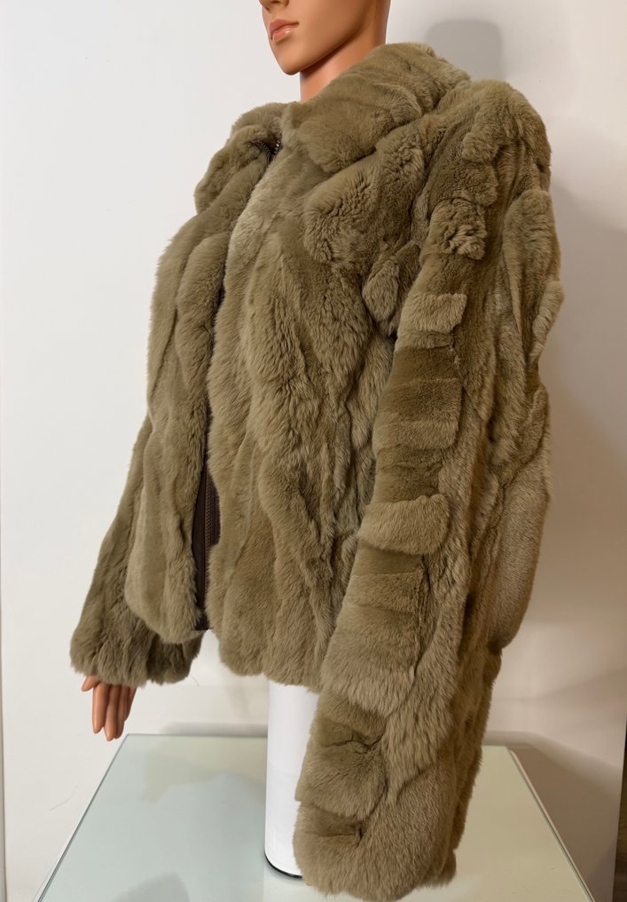 Artisan Furrier - Fur coat #1.0