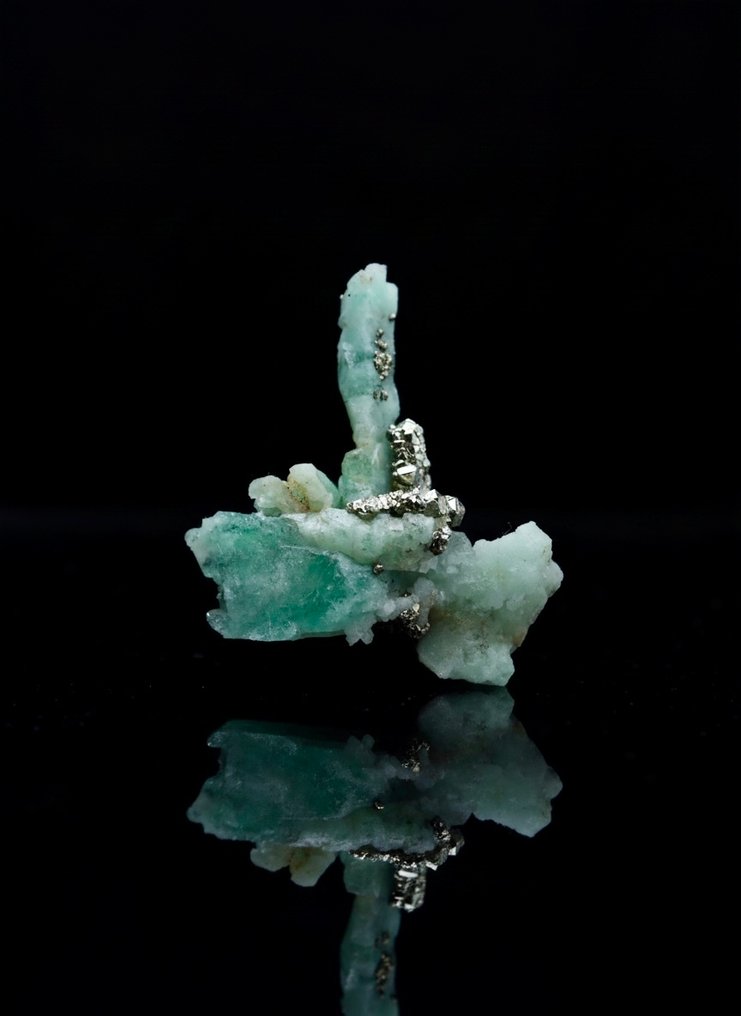 Szmaragd Kryształ na matrixie - Wysokość: 51 mm - Szerokość: 42 mm- 39.71 g - (1) #1.0