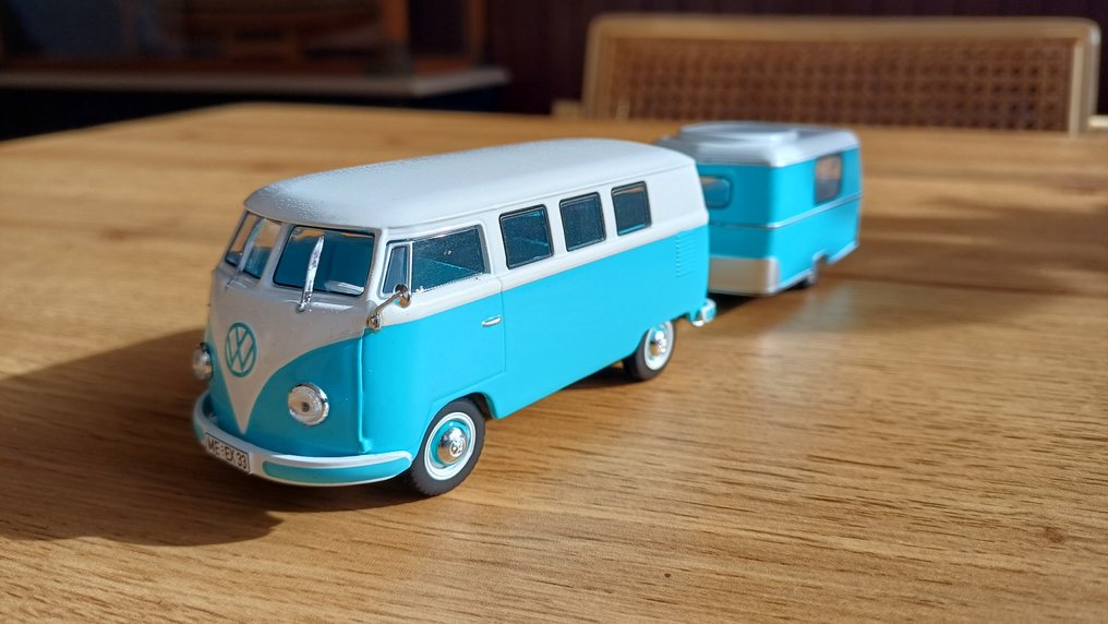 Hachette 1:43 - Modell szedán  (2) - Volkswagen Combi T1 avec caravane #1.0