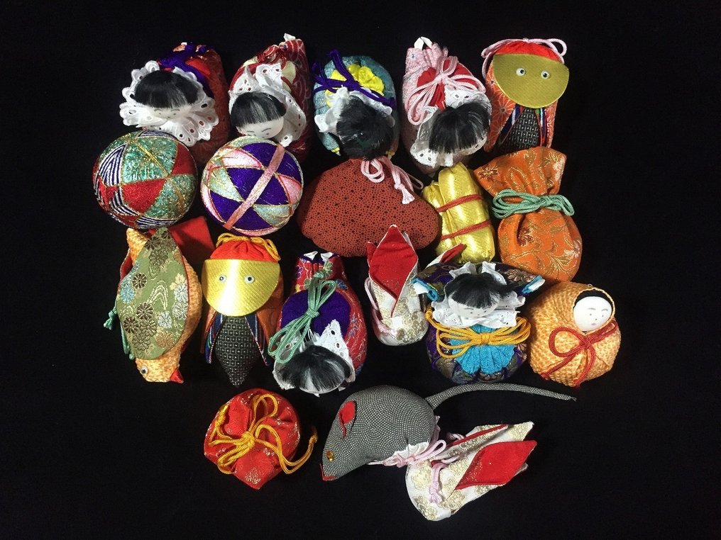 Japanese - Statue, Set of 19 / Japanese Vintage Chirimen Silk Decorative Doll Set - 0 cm - Silke #1.0