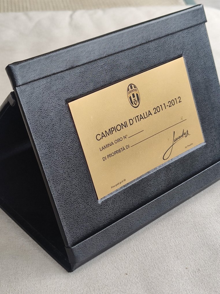 Ταγκά σε χρυσό 0,10 γραμμάρια Juventus πρωταθλητής 2011-12 - altro - Αθλητική πλακέτα - Χρυσός #1.0