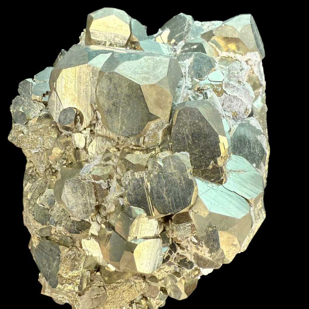 Pyrite Crystals up to 4 cm! - Height: 16 cm - Width: 10 cm- 2650 g #1.0