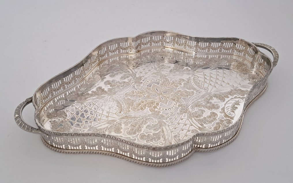 Viners of Sheffield - Serving tray - with a raised edge - 37.5x22.5 cm. - Silverplated #1.0