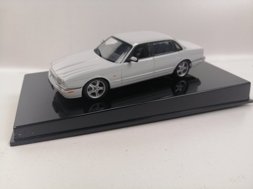 Autoart 1:43 - Modellino di auto - Jaguar XJR white - AUTOART-new #4.3
