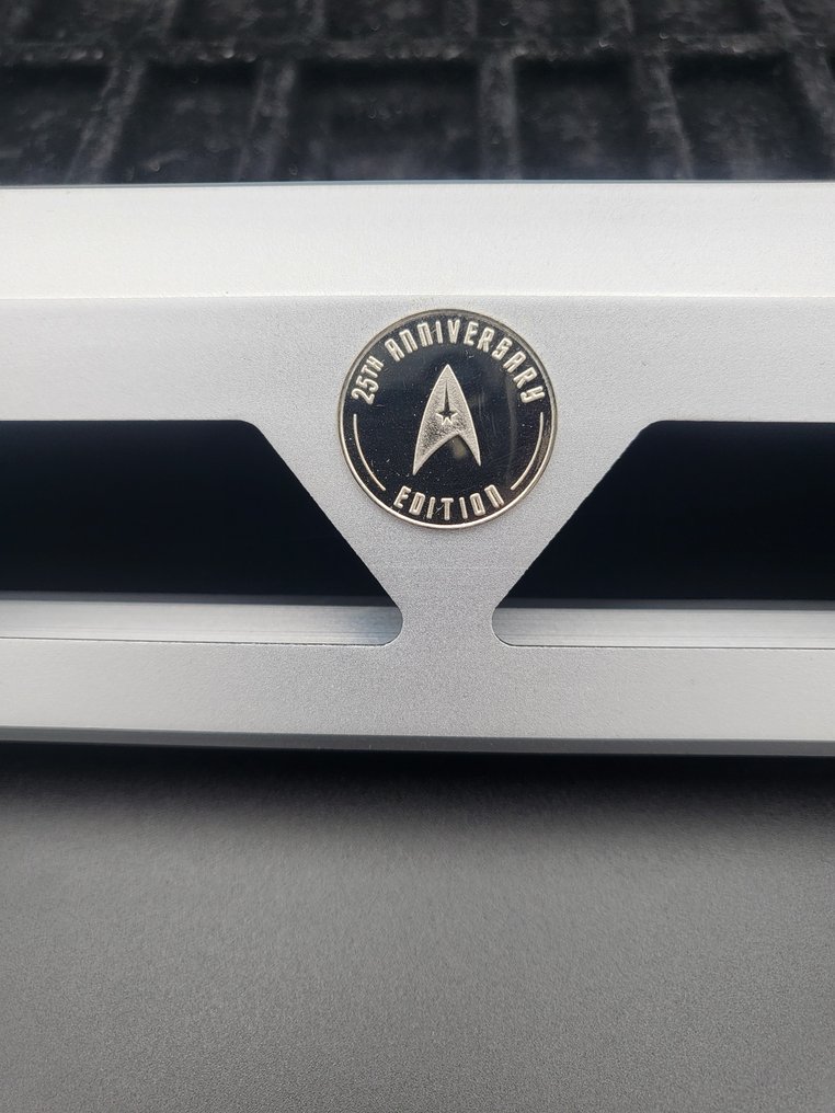 Star Trek – Franklin Mint – 25th Anniversary Edition – Jeu d’échecs de collection - Σετ σκακιού - Χυτευμένο μέταλλο με επίστρωση σε χρυσό / ασημένιο • Βάσεις σε κοπτό κρύσταλλο • Επιφάνεια σε γυαλί #4.3